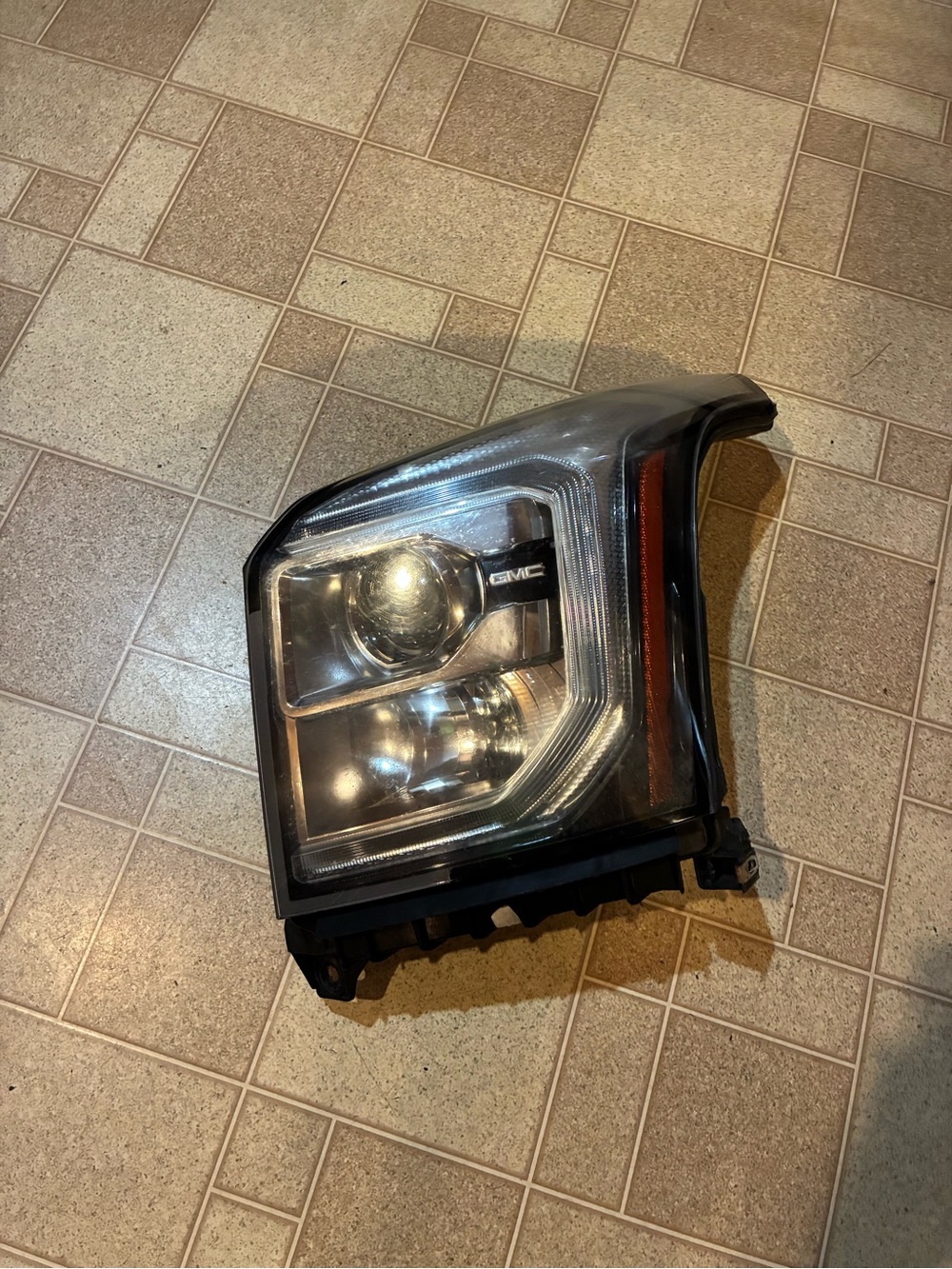 GMC Denali 2015-2020 left front headlight assembly xenon powered oem gmc part